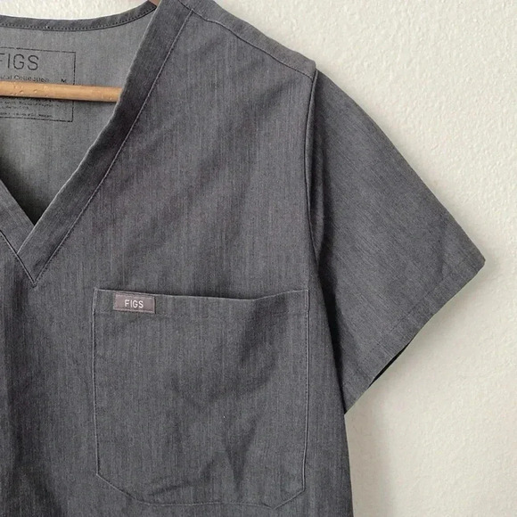 Figs M Catarina One-Pocket Scrub Top in Graphite Gray - Picture 6 of 9
